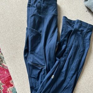 Navy blue lululemon leggings with pocket